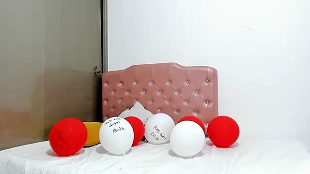 Snapshot of IslaRose7 chatting on February 15, 2026, 1:52 pm IslaRose7 online show from February 15, 2026, 1:52 pm