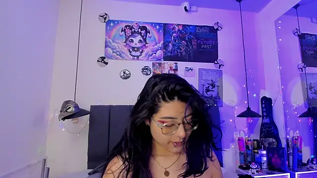 Snapshot of SabrinaV_ chatting on July 6, 2026, 11:29 am SabrinaV online show from July 6, 2026, 11:29 am