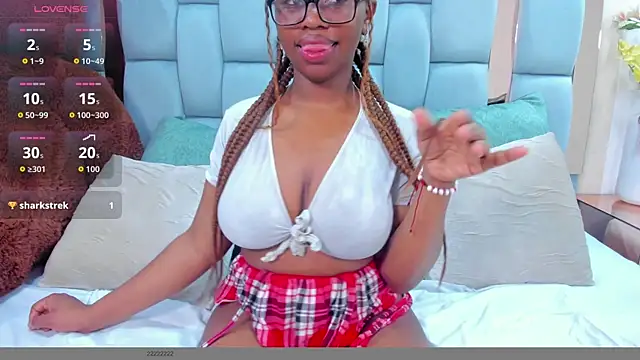 hazellanee online show from November 9, 2025, 11:58 pm