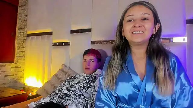 Snapshot of ANLLELOAndANGELA chatting on February 4, 2026, 4:02 pm ANLLELOAndANGELA online show from February 4, 2026, 4:02 pm