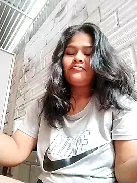 Karin 39 online show from April 5, 2026, 3:53 pm