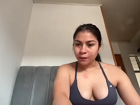 evelincardona online show from September 20, 2025, 3:13 pm