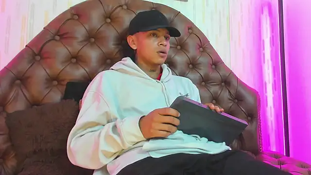 noah blake0 online show from September 23, 2025, 2:36 am