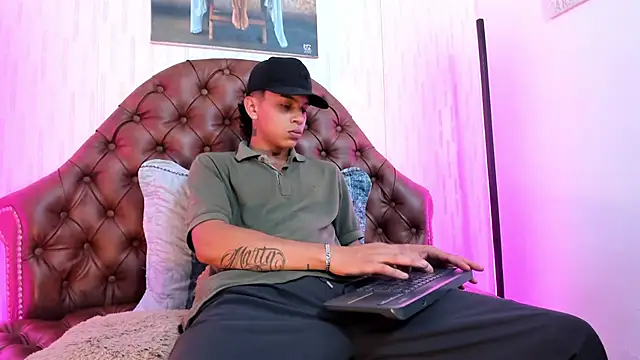 noah blake0 online show from November 6, 2025, 2:12 am