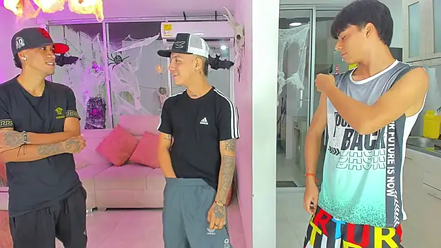 Snapshot of Houseofwarrios chatting on October 15, 2025, 5:18 am Houseofwarrios online show from October 15, 2025, 5:18 am