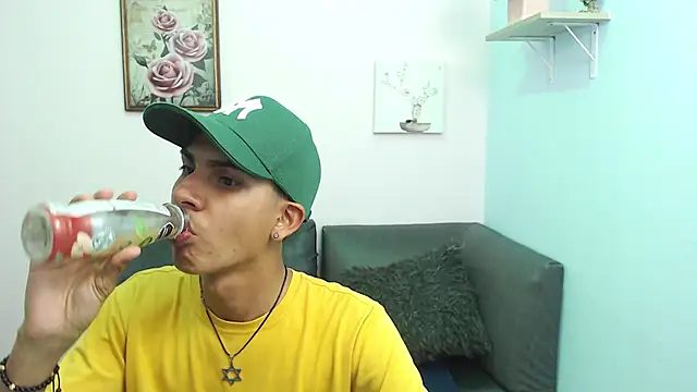 Snapshot of David_925_ chatting on October 11, 2025, 3:39 am David 925 online show from October 11, 2025, 3:39 am