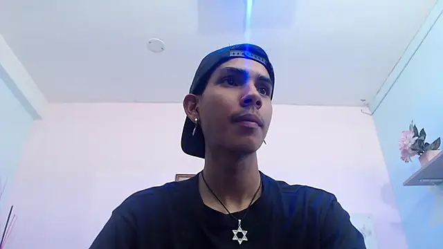 Snapshot of David_925_ chatting on November 2, 2025, 2:19 pm David 925 online show from November 2, 2025, 2:19 pm