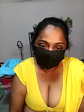 Snapshot of queendivya chatting on April 28, 2026, 2:44 pm queendivya online show from April 28, 2026, 2:44 pm