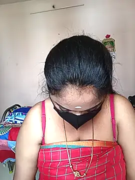 Snapshot of queendivya chatting on May 13, 2026, 5:05 am queendivya online show from May 13, 2026, 5:05 am