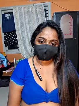 Snapshot of queendivya chatting on June 3, 2026, 5:07 pm queendivya online show from June 3, 2026, 5:07 pm