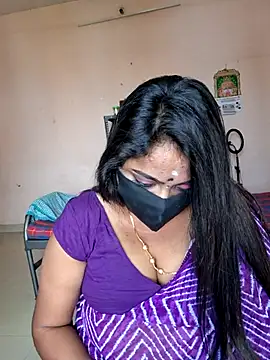 Snapshot of queendivya chatting on June 4, 2026, 5:24 am queendivya online show from June 4, 2026, 5:24 am