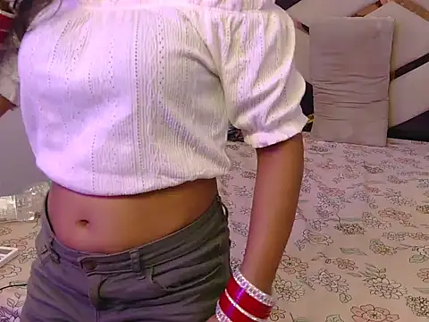 Snapshot of Lovelyy-couple chatting on October 19, 2025, 7:09 am Lovelyy-couple online show from October 19, 2025, 7:09 am