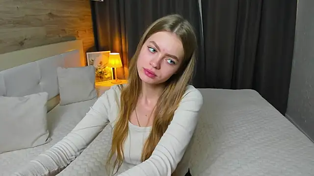 Alisa Glamour online show from October 15, 2025, 1:55 pm