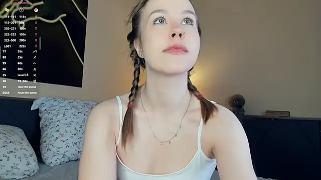 MaliaBourraine online show from December 15, 2025, 7:12 am