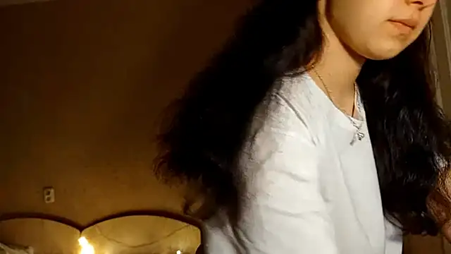 MandaDestiche online show from October 1, 2025, 5:08 pm