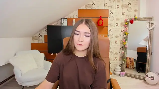 EllaClarke online show from December 1, 2025, 9:03 am