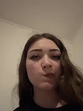 Snapshot of EllaClarke chatting on April 17, 2026, 3:26 pm EllaClarke online show from April 17, 2026, 3:26 pm