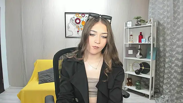 Snapshot of EllaClarke chatting on May 2, 2026, 10:42 am EllaClarke online show from May 2, 2026, 10:42 am