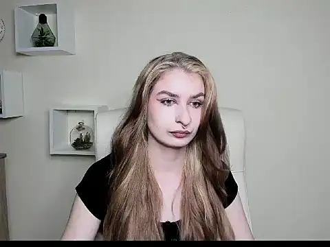 Snapshot of NinaBlond1 chatting on October 14, 2025, 5:41 am NinaBlond1 online show from October 14, 2025, 5:41 am