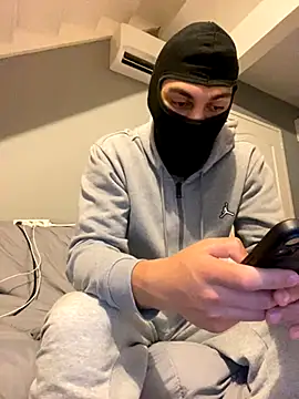 Ryan2205 online show from November 10, 2025, 11:09 am