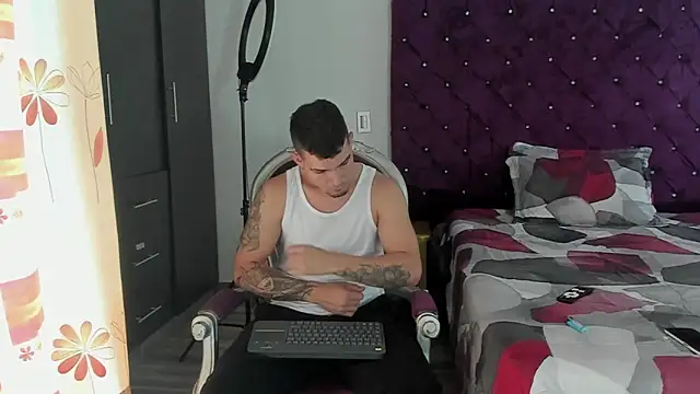 BooyHott  online show from October 10, 2025, 7:24 pm