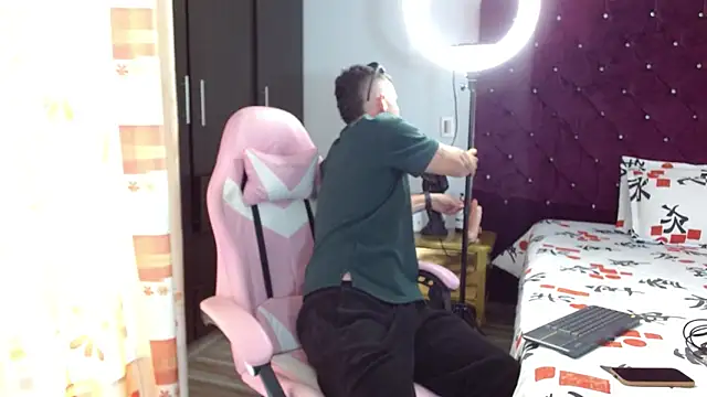 BooyHott  online show from November 10, 2025, 6:51 pm