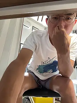 leeyoung  online show from October 17, 2025, 3:42 am