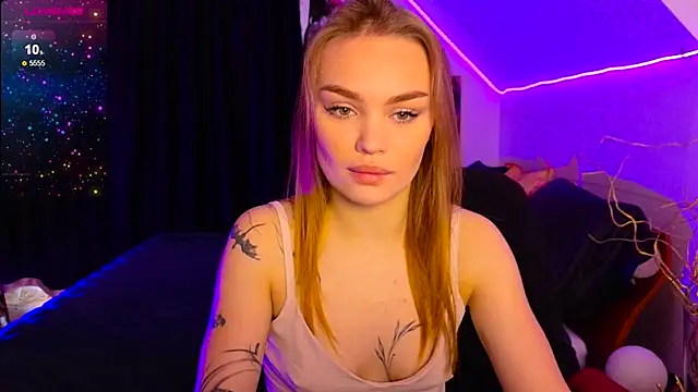 KitsyMoore online show from October 1, 2025, 9:04 am