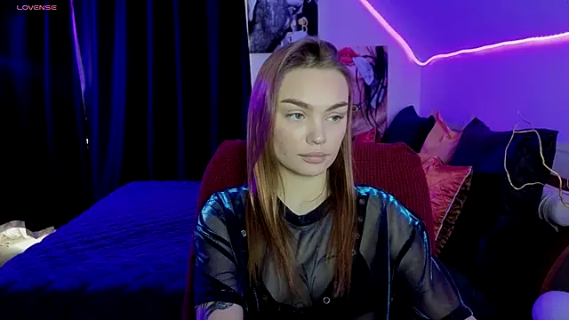 KitsyMoore online show from October 25, 2025, 1:29 pm