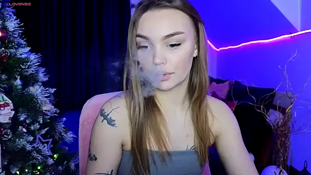 KitsyMoore online show from December 16, 2025, 1:05 pm