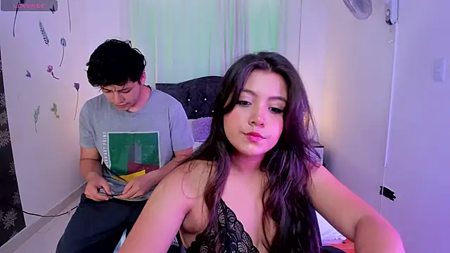 raiderandroxie online show from November 17, 2025, 12:22 pm