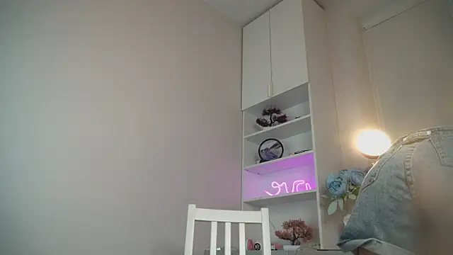 lovekissmes online show from September 24, 2025, 2:09 pm