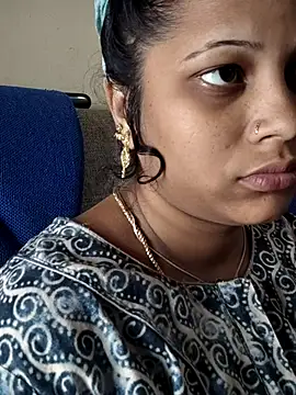 sweetqueen143 online show from September 27, 2025, 4:06 am