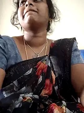 sweetqueen143 online show from October 3, 2025, 5:48 am