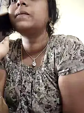 sweetqueen143 online show from October 8, 2025, 3:48 am