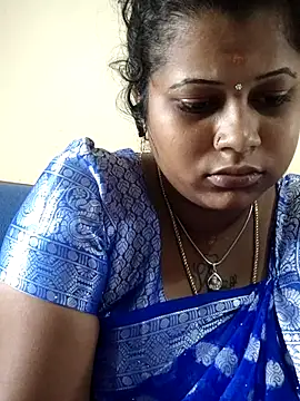 sweetqueen143 online show from October 15, 2025, 5:07 am