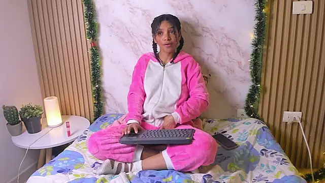 natalia blue online show from December 15, 2025, 3:22 am