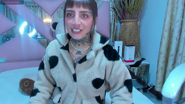 Snapshot of Gyal_8_ chatting on September 25, 2025, 3:54 am Gyal 8 online show from September 25, 2025, 3:54 am