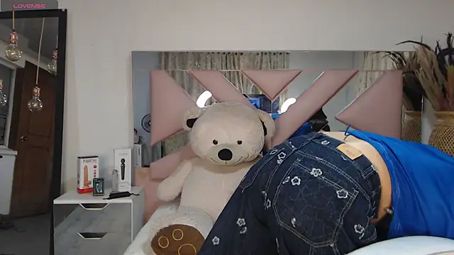 Snapshot of Gyal_8_ chatting on October 2, 2025, 3:35 am Gyal 8 online show from October 2, 2025, 3:35 am