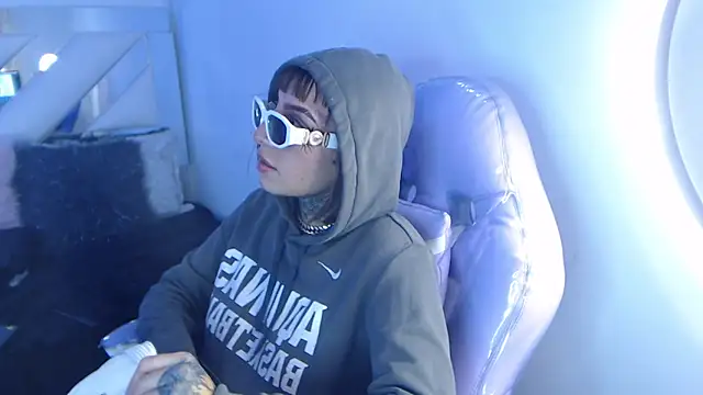 Snapshot of Gyal_8_ chatting on October 25, 2025, 4:35 pm Gyal 8 online show from October 25, 2025, 4:35 pm