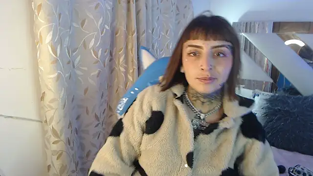 Snapshot of Gyal_8_ chatting on November 13, 2025, 3:05 am Gyal 8 online show from November 13, 2025, 3:05 am