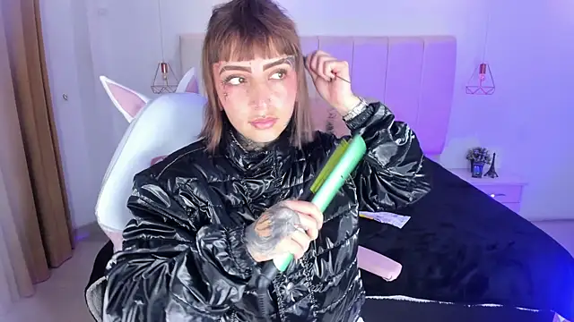 Snapshot of Gyal_8_ chatting on November 28, 2025, 4:04 am Gyal 8 online show from November 28, 2025, 4:04 am