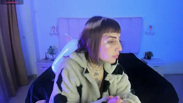 Snapshot of Gyal_8_ chatting on December 23, 2025, 3:37 am Gyal 8 online show from December 23, 2025, 3:37 am