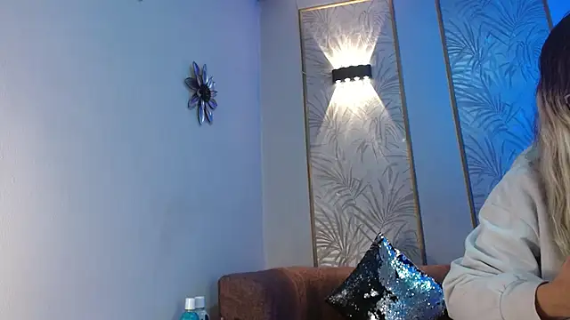 LunaaGrey  online show from November 7, 2025, 3:28 am