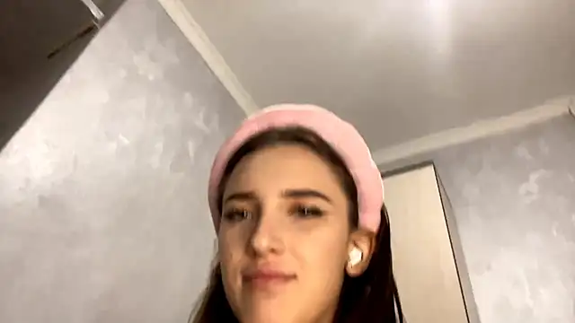 TifanyRawi online show from September 21, 2025, 9:05 pm