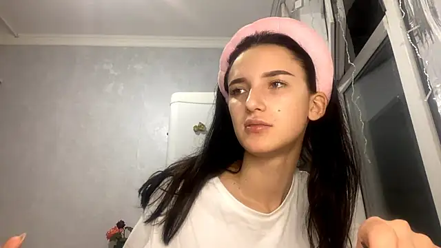 TifanyRawi online show from September 25, 2025, 8:23 pm