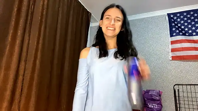 TifanyRawi online show from October 1, 2025, 9:43 pm