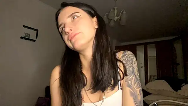 TifanyRawi online show from October 3, 2025, 9:34 pm