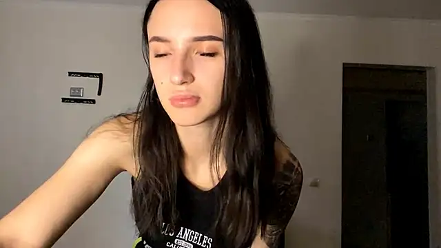 TifanyRawi online show from October 10, 2025, 12:48 pm