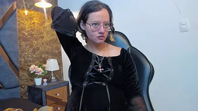 Asami Hattori online show from October 18, 2025, 11:33 am